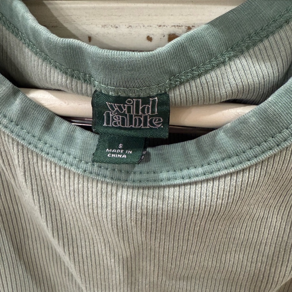 Fun basic tank top - Picture 3 of 3